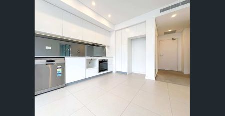 Luxury Stunning One-Bedroom Apartment - Photo 2