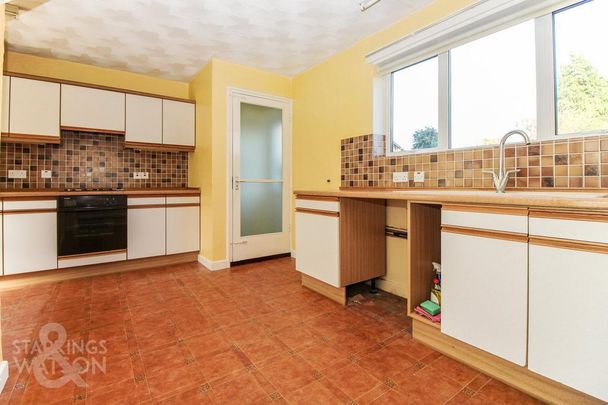 3 bedroom end of terrace house to rent - Photo 1