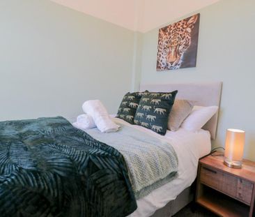 4 bedroom terraced house to rent - Photo 3