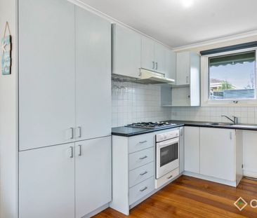 2 Bedroom unit - Centrally Located - Photo 6
