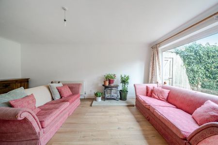 4 bedroom detached house to rent - Photo 3