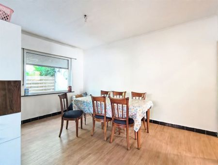 Woonhuis met 3 slaapkamers, garage, koer en tuintje vooraan - Photo 4