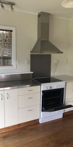 Welcoming home steps away from Isel Park - Photo 4