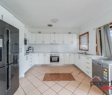 THE FAMILY HOME - Photo 5