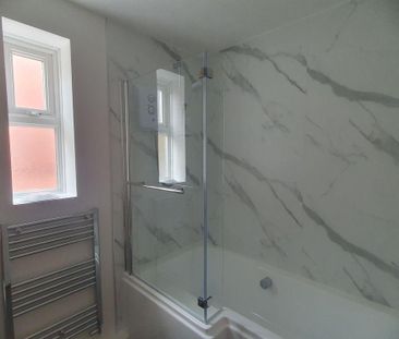 2 bedroom semi-detached house to rent - Photo 6
