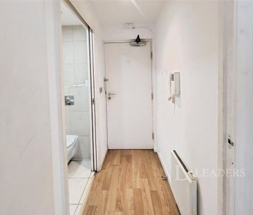 Studio to rent - Photo 6