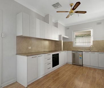 Fully Renovated Family Home Close to City & Coast - Photo 3