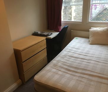 Room in a Shared House, Moon Street, BS2 - Photo 2
