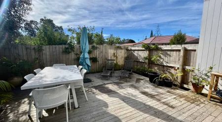 Modern 2 Bed Townhouse in Henderson - Photo 2