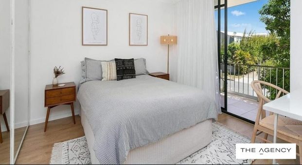 LIGHT FILLED BEACHSIDE APARTMENT - Photo 1