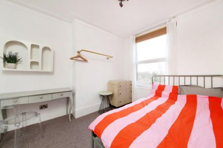 3 bedroom flat to rent - Photo 3