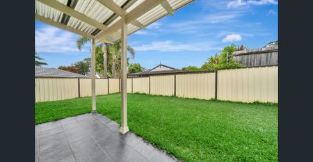 Stylishly refreshed townhouse in a highly convenient setting - Photo 5