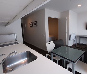 Furnished one bedroom in CBD, hot & cold water included - Photo 3
