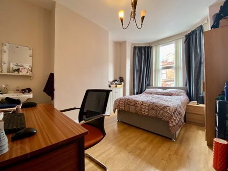 14 Stranmillis Gardens, Belfast, BT9 5AS - Photo 3