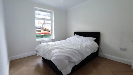 4 bedroom terraced house to rent - Photo 3