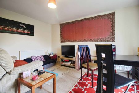 Eagles, Faringdon, Faringdon, SN7 - Photo 2