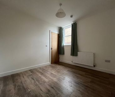 Dove Bank, Uttoxeter - Photo 2