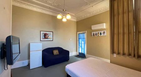 Fully self contained & furnished unit - Photo 4