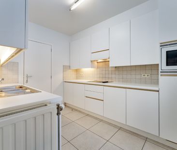Te huur jaarbasis: Ruim, lichtrijk appartement in het centrum van B... - foto 3