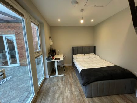 3 bedroom Detached House to let - Photo 4