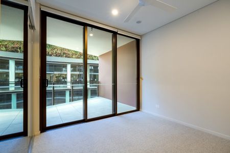 Luxurious 1-Bedroom Apartment in West Village, West End - Photo 3