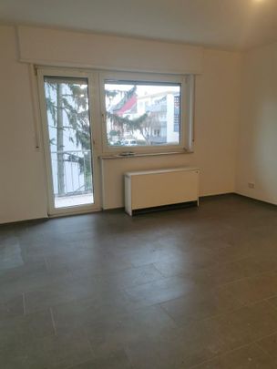 Frisch renovierte 2 - Zimmer Wohnung mit Balkon - Photo 1