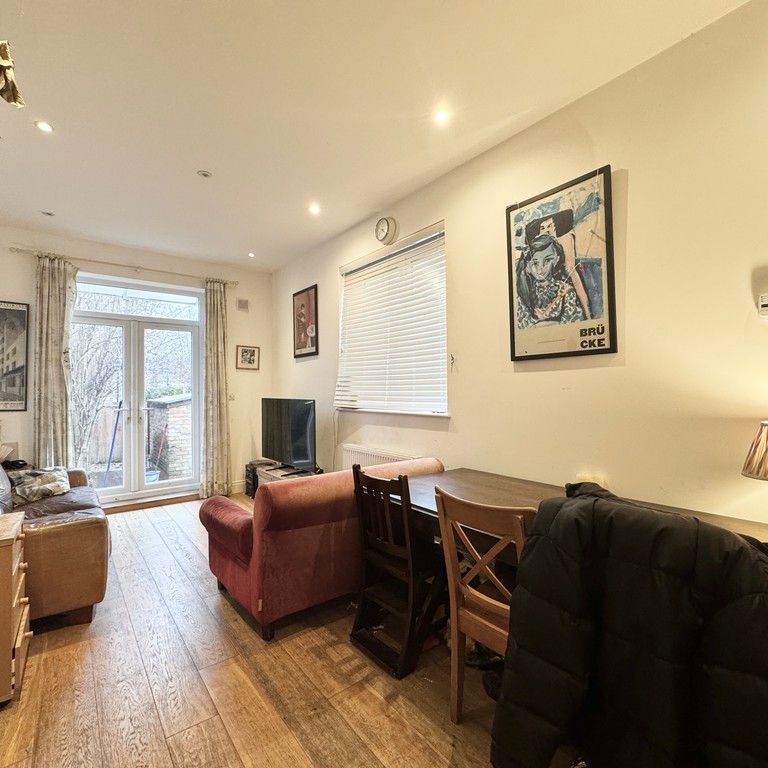 3 Bedroom Apartment, Stanstead Road, London - Photo 1