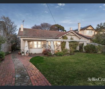 Spacious Family Living in a Prime Kew Location - Photo 3