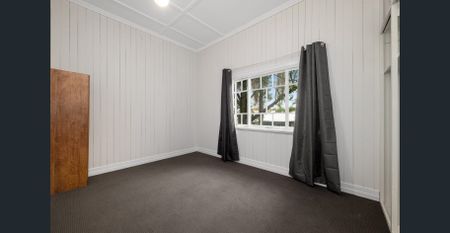 Spacious Character-Filled Apartment in a Peaceful Greenslopes Setting - Photo 5