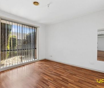 Charming Family Home in Cranbourne West - Photo 4