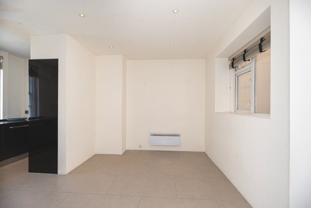 1 Bed Flat, Eaton Place, SW1X - Photo 1