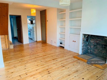 2 bedroom terraced house to rent - Photo 3