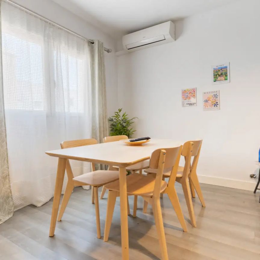 Spacious, fully equipped, with a work area and excellent connections to the center of Madrid - Foto 1