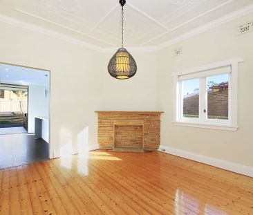 Charming Family Home - Photo 3