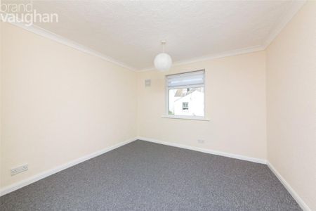 3 bedroom flat to rent - Photo 4