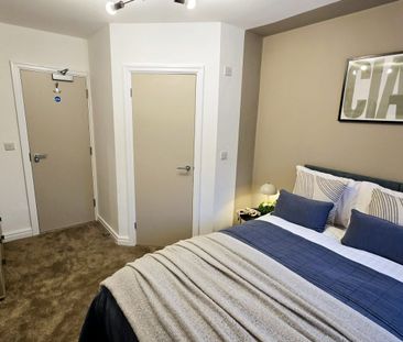 Modern Ensuite Rooms in Newly Refurbished 5-Bed - Photo 4