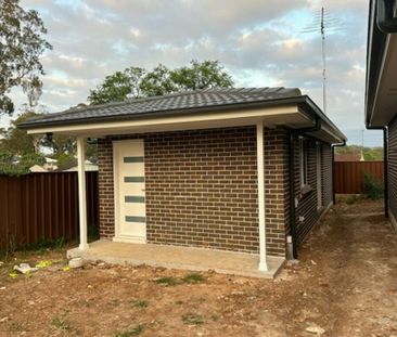 Modern granny flat with Parking - Photo 1