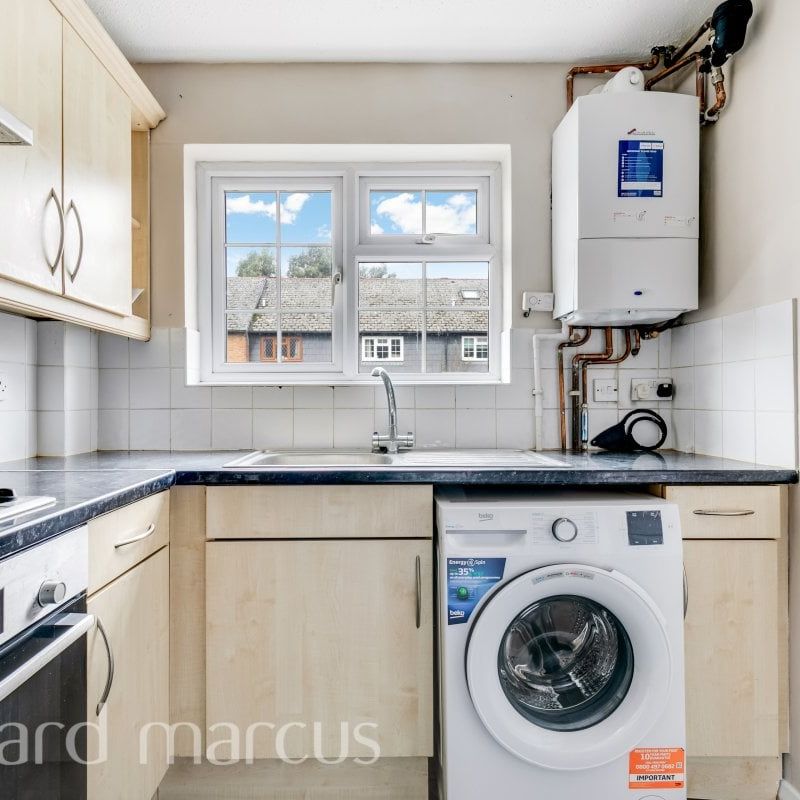 Middle Lane - Photo 1