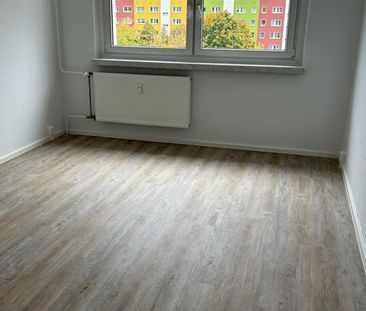 Freshly renovated with balcony!!! - Photo 1