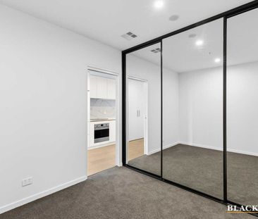 Brand New Sophisticated Living in the Heart of Woden – Flexible... - Photo 6