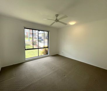 4 bedroom home in the heart of Budgewoi - Photo 5