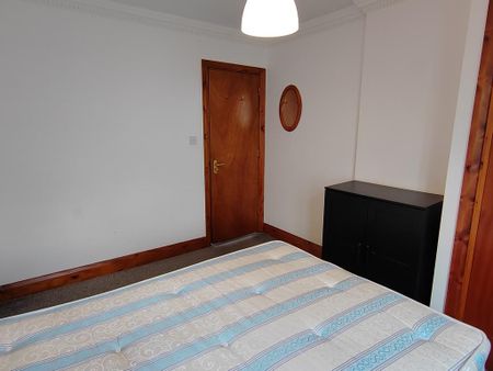 3 bedroom flat to rent - Photo 5