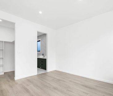 STUNNING BRAND NEW FAMILY HOME - Photo 4