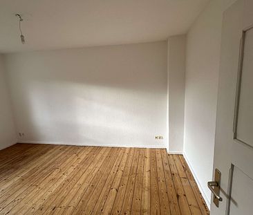 geräumige 1-Raum-Wohnung mit Wannenbad und Fenster, Herd/Ofen+Spüle, Keller, PKW-Stellplatz - Foto 3