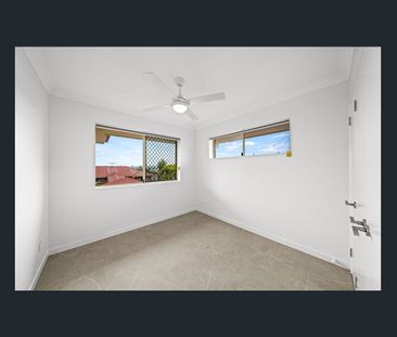 Modern 2-Bedroom Unit in the Heart of Coorparoo - Photo 4