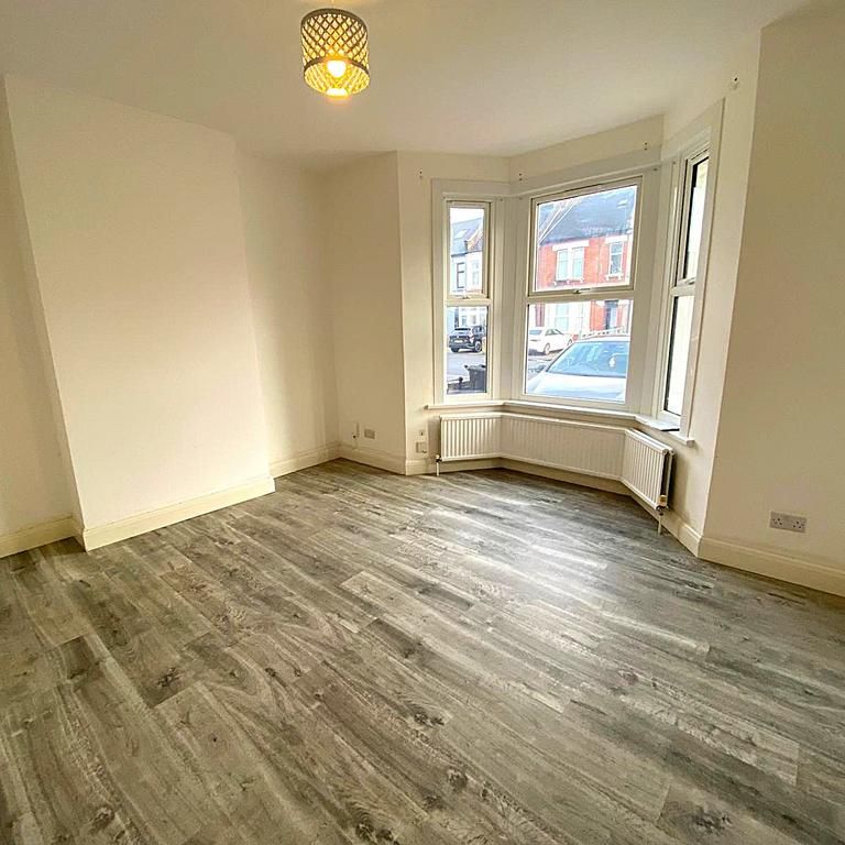 4 bedroom terraced house to rent - Photo 1
