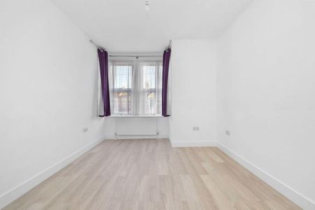 5 bedroom semi-detached house to rent - Photo 4