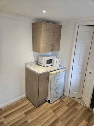 Studio Flat, Pasteur Gardens, N18 - Photo 2