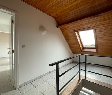 Ruim en lichtrijk duplex appartement met grote inpandige garage in ... - Foto 2