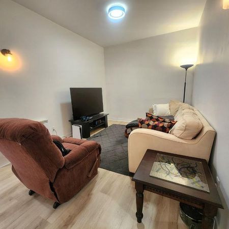 **Because You Deserve a Real 5 1/2 w Backyard and Parking, Verdun** - Photo 4